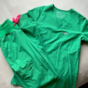 Excellent condition figs safety green scrubs